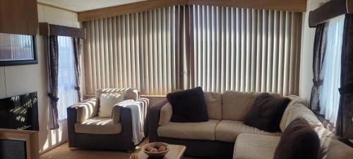 Clacton-on-Sea Resort | Elan Deluxe Holiday Home by the sea - private beach - Clacton On Sea - Bed Linen & Towels Included