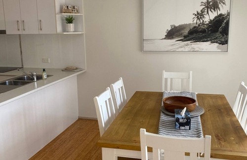 Elanora House | Elanora Escape Pet Friendly 3 bedroom 2 bath family home