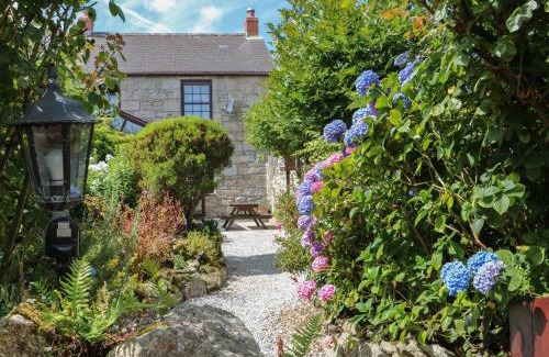 Penryn House | Eldamar Cottage
