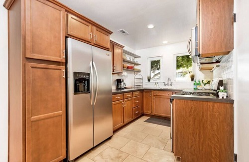 Beach Barber Tract House | Electric Ave · Windansea🏖Electric Ave Retreat - Walk to Beach!