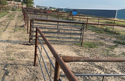 Miles City RV Rental | Electric Only RV Spot, with horse pens available!