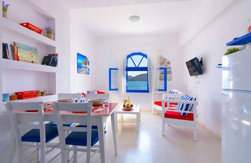 Elounda Apartment | Eleftheria sea side traditional house