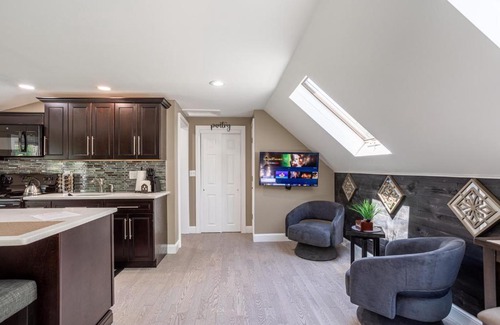 Huntington Station Apartment | Elegance at Huntington Spacious Family Apt Yard