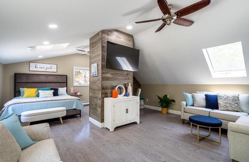 Huntington Station Apartment | Elegance at Huntington Spacious Family Apt Yard