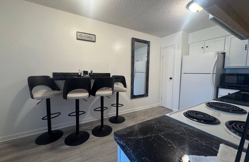 Rotterdam Apartment | Elegance Escape - Free Breakfast for Two