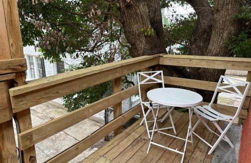 Neartown Cabin | Elegant 1 Bdr Montrose-Bologna@The Italian Plaza