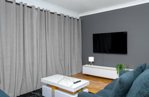 Liberton Villa | Elegant 1BD, Gym, Parking, Bus to Airport, Sleeps4