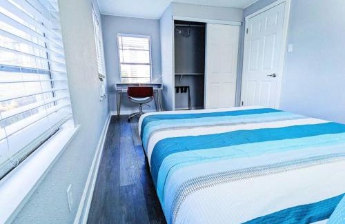 Neartown Cabin | Elegant 1Bed Montrose-CinqueTerre@TheItalianPlaza