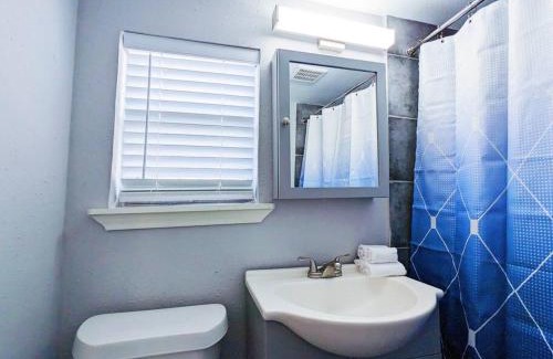Neartown Cabin | Elegant 1Bed Montrose-CinqueTerre@TheItalianPlaza