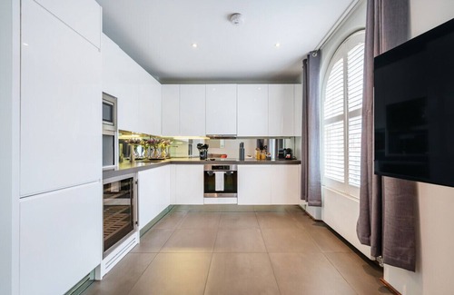Queen's Gate Apartment | Elegant 2 Bedroom in South Kensington