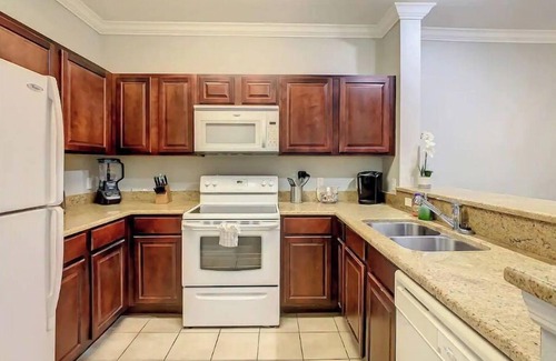 Reunion Condo | Elegant 2-bedroom condo near Disney.