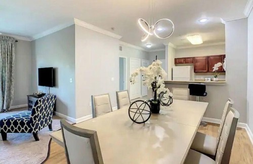 Reunion Condo | Elegant 2-bedroom condo near Disney.