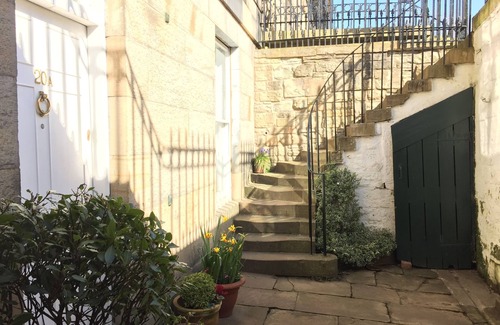 Stockbridge Apartment | Elegant 2 bedroom garden apartment in Stockbridge