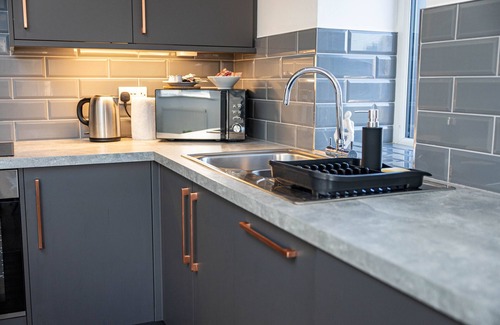 Kirkheaton Apartment | Elegant 2-Bedroom Apartment for 5 Guests