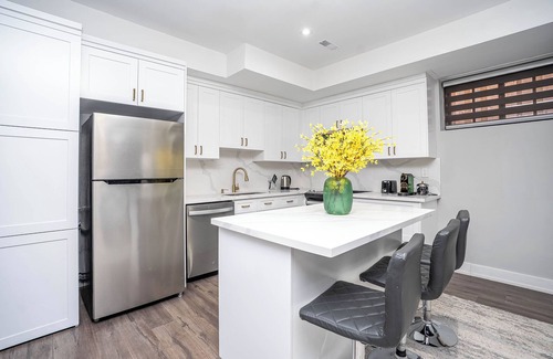 Pine Grove House | Elegant 2-Bedroom Suite in Custom Mansion Peaceful Family Friendly Neighborhood
