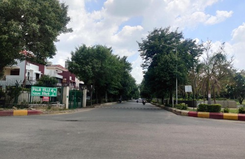Auli Apartment | Elegant 2 BHK ,8th floor at Celebrity Gardens , Golf City