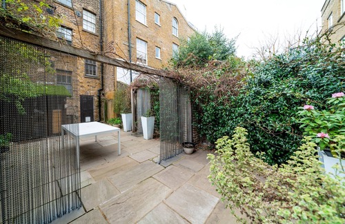 Kennington Apartment | Elegant 2BR 2BA with Patio close to Waterloo