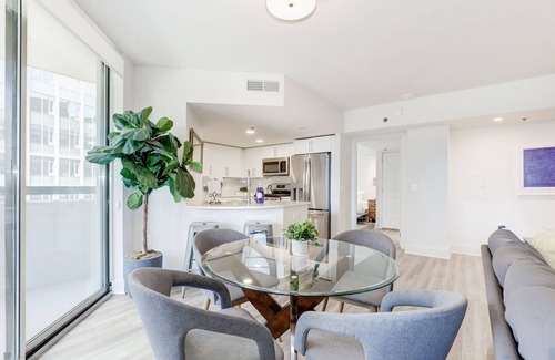 Crystal City Apartment | Elegant 2BR Apartment Minutes From DC