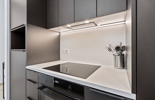 Gronn Apartment | Elegant 2BR in Clausen with Balcony Views