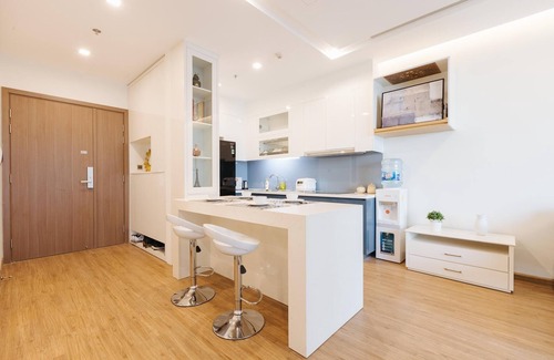 Ngoc Khanh Apartment | Elegant 2BR Metropolis – Fully Equipped, Great Location!