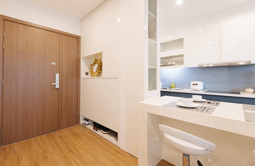 Ngoc Khanh Apartment | Elegant 2BR Metropolis – Fully Equipped, Great Location!