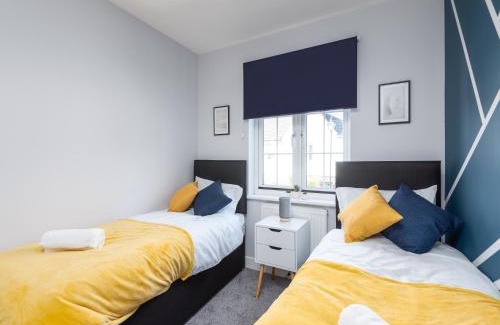 Ashford House | Elegant 3 Bed House For 5- City Central -Free Parking