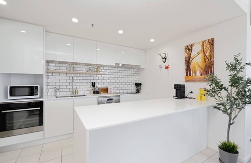 Belconnen Apartment | Elegant 3-Bed with Stunning Views, Close to Shops