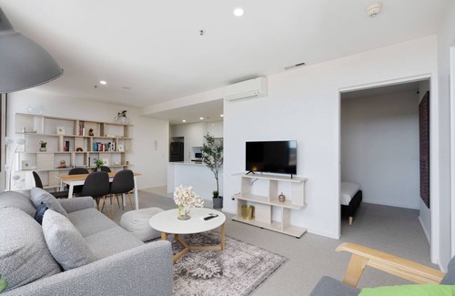 Belconnen Apartment | Elegant 3-Bed with Stunning Views, Close to Shops