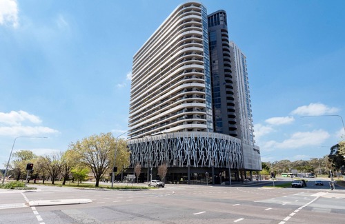 Belconnen Apartment | Elegant 3-Bed with Stunning Views, Close to Shops
