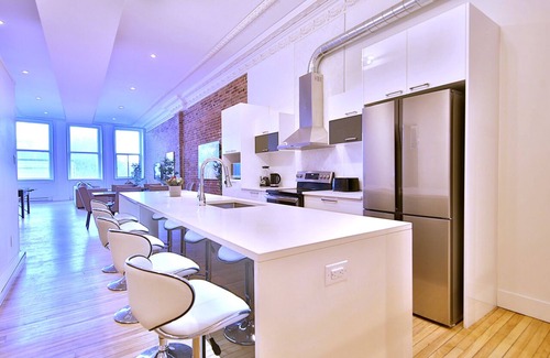 Old Montreal Condo | Elegant 3-bedroom Condo ✭ Old Montreal ✭ Private Terrace