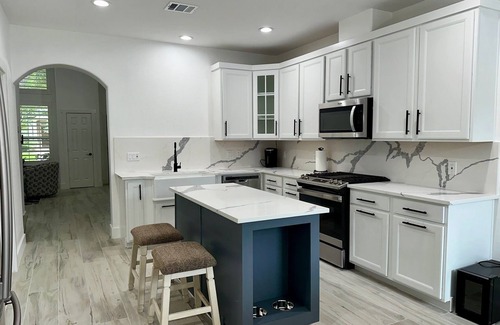 Alden Bridge House | Elegant 3 Bedroom Home in The Woodlands, Texas. The Waterway. Market Street.