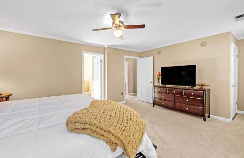 Cordova House | Elegant 3BR Retreat - Great for Families and Corporate Travel