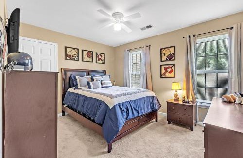 Cordova House | Elegant 3BR Retreat - Great for Families and Corporate Travel