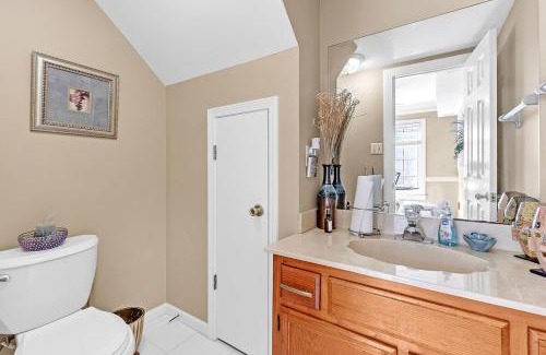 Cordova House | Elegant 3BR Retreat - Great for Families and Corporate Travel