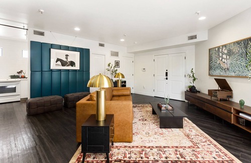 Waterfront Condo | Elegant 3BR Retreat | Walk to Old Town Bars | Free Parking