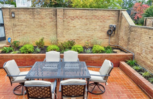 Ballston House | Elegant 4-bedroom in Clarendon Arlington walk to Metro