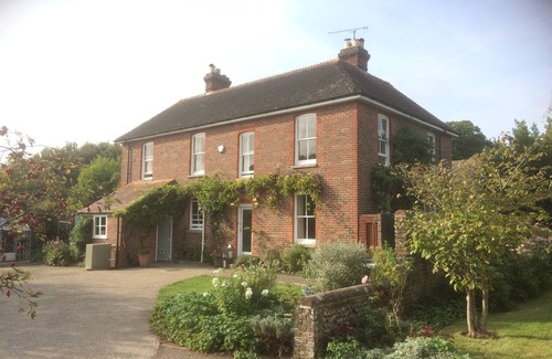 Funtington House | Elegant 5 Bedroom Family Country House in Peaceful Rural Village, Dog Friendly