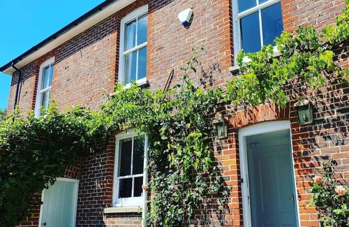 Funtington House | Elegant 5 Bedroom Family Country House in Peaceful Rural Village, Dog Friendly