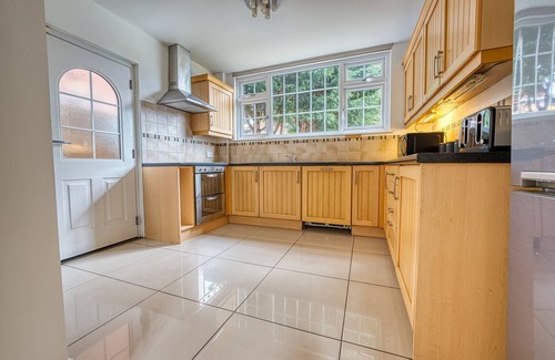Newark upon Trent House | Elegant 5 Bedroom house in Nottingham
