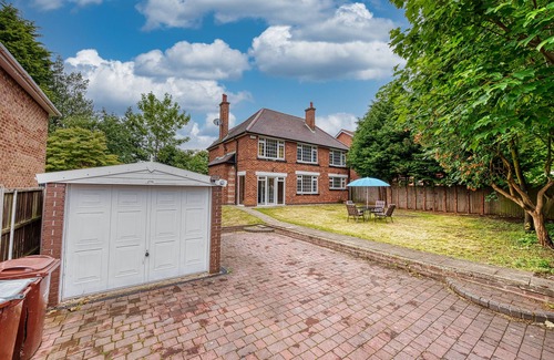 Newark upon Trent House | Elegant 5 Bedroom house in Nottingham