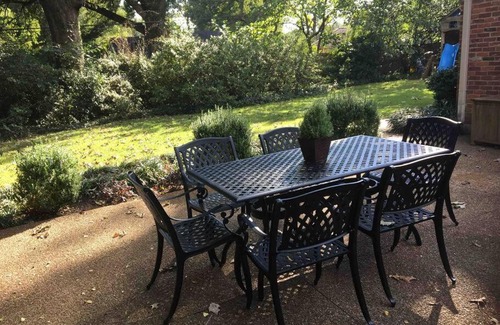 Audubon Park House | Elegant 6 Bedroom Home in Heart of Memphis