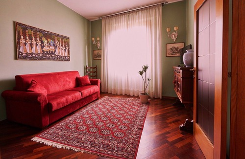 Isolotto Apartment | Elegant and bright apartment with private parking