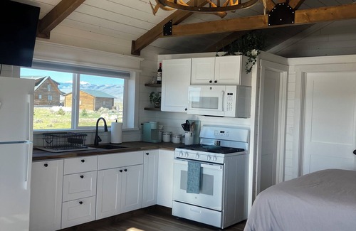 Clark Cabin | Elegant and peaceful cabin on the Clark's Fork of the Yellowstone river!