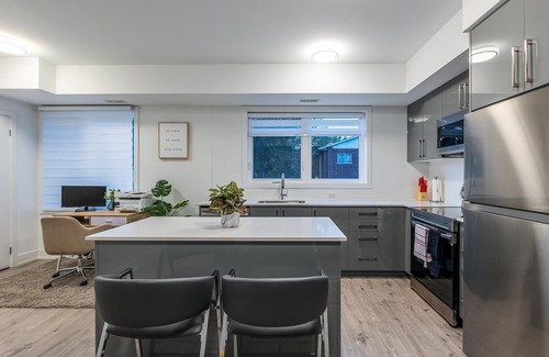 Niagara Falls House | Elegant Apartment, 5mins from the Falls