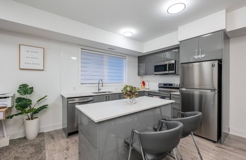 Niagara Falls House | Elegant Apartment, 5mins from the Falls
