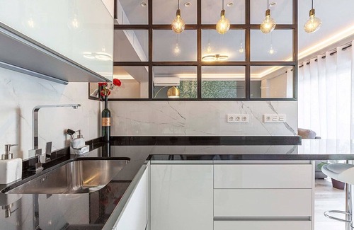 Central District Condo | Elegant apartment ideal for families at 15min from Alhambra. 3 bathrooms, optional parking.