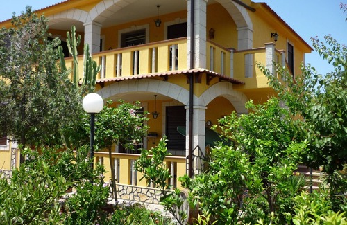 Licata Villa | Elegant apartment in Villa Agrigento-Licata with sea view and private garden.