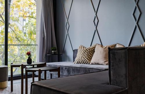 Del Valle Apartment | Elegant Apartment with Balcony and City Views
