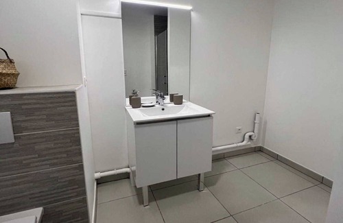 Suresnes Apartment | Elegant Appt - 2BDR/6P - Near Paris & La Défense