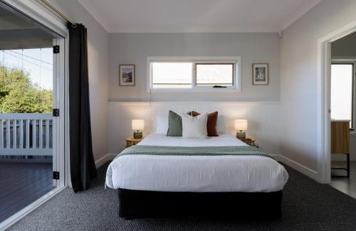 Beauty Point House | Elegant Beauty Point Home with WiFi & Fireplace